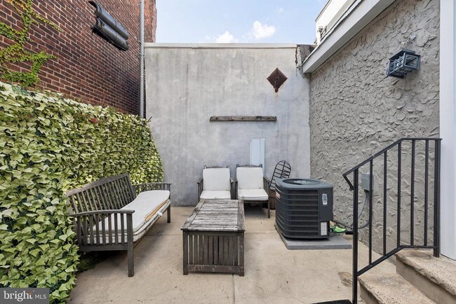 Building Photo - 2348 E Allegheny Ave