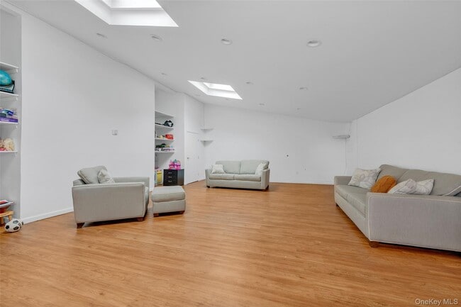 Building Photo - 8 Plaka Ct