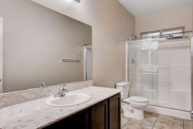 Building Photo - Spacious four bedroom in the Southwest