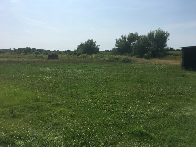 Building Photo - Cozy 3 bedroom 1.5 bath with 2 stall detached garage in country setting