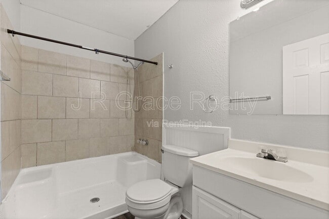 Building Photo - 4404 Pecan Ln