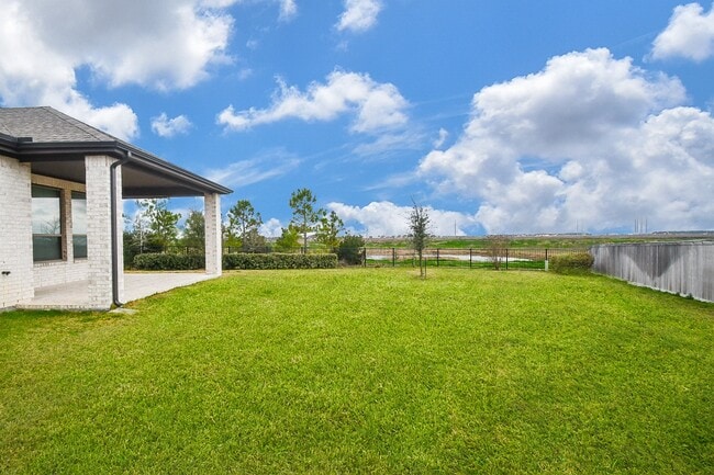 Building Photo - 14907 Fisher Reservoir Dr