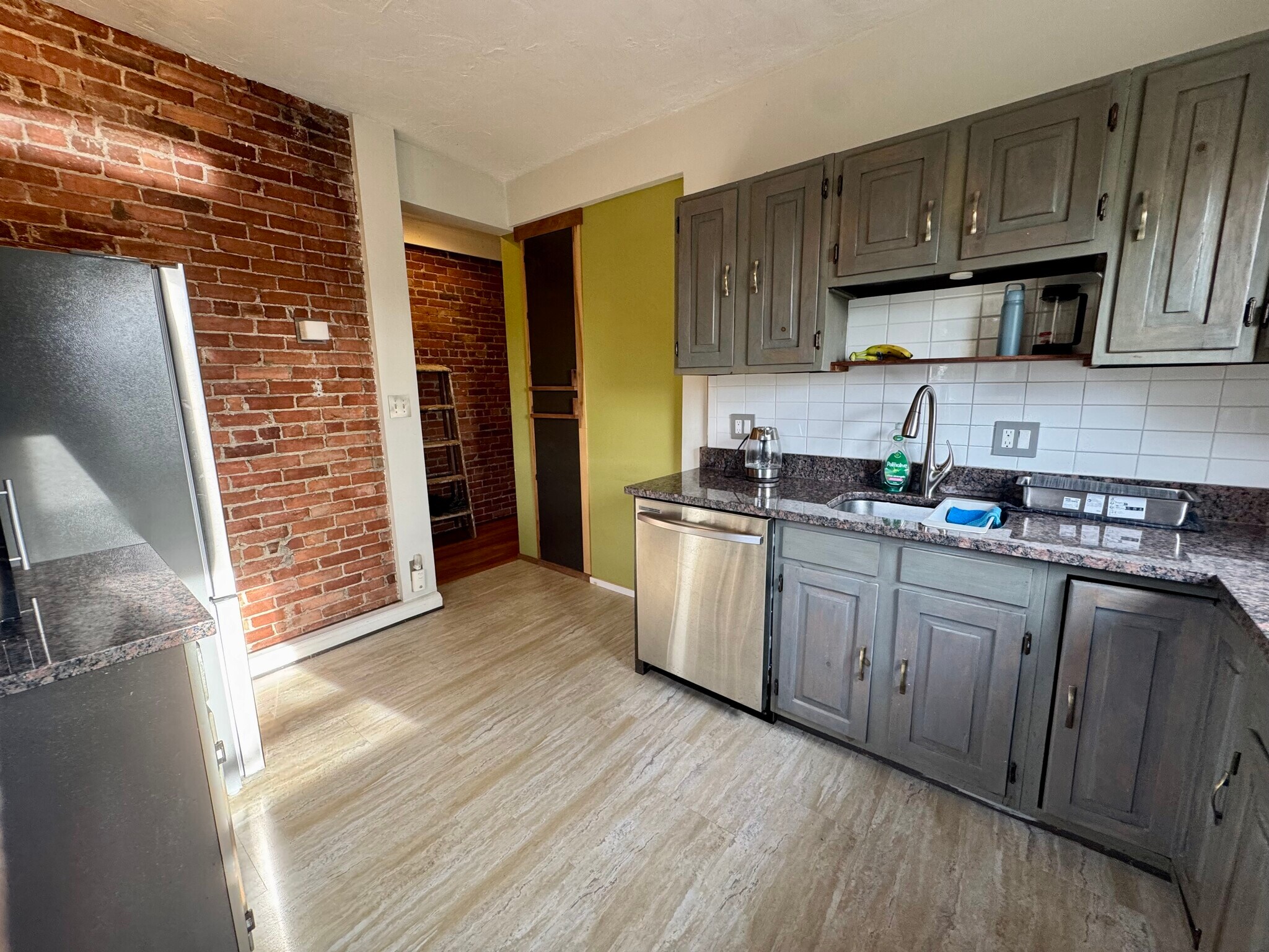 Building Photo - 48 Kent St