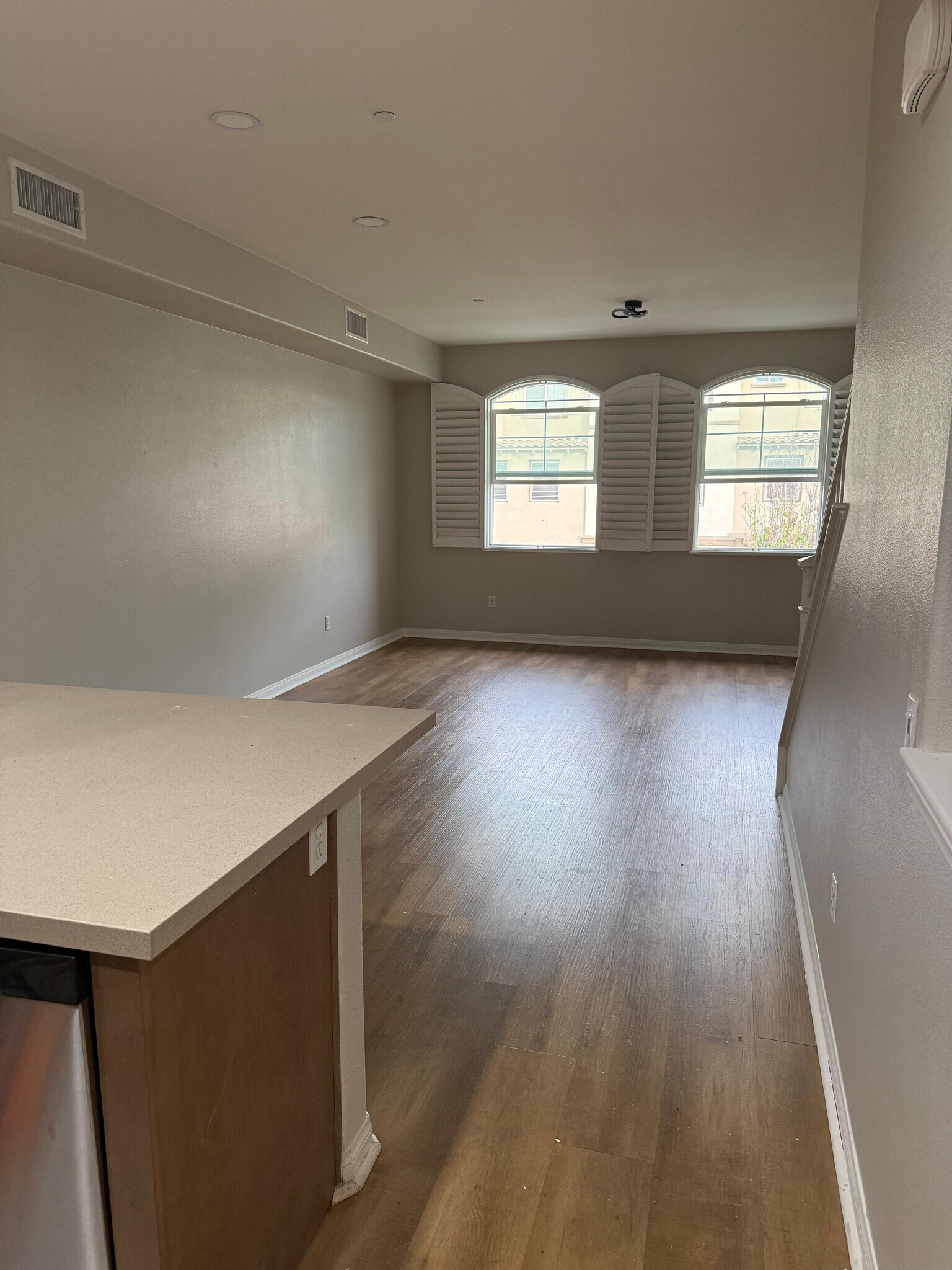 Building Photo - 335 N Fenimore Ave