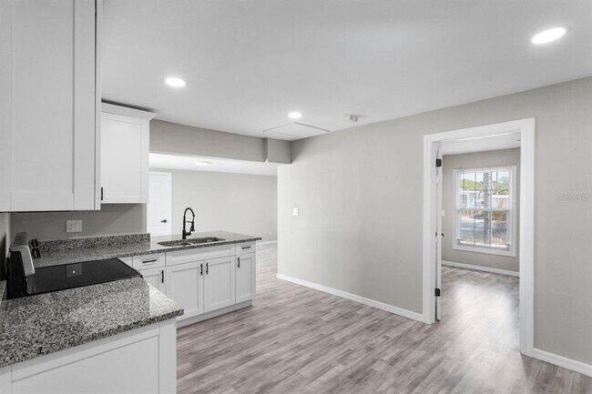 Building Photo - 6802 W Comanche Ave