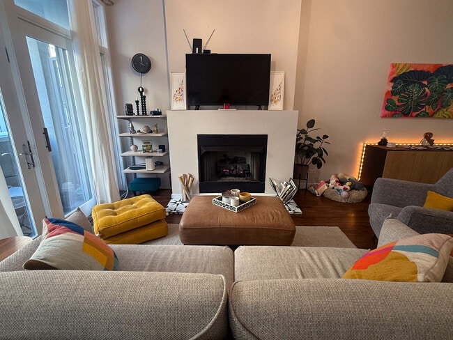 Building Photo - 943 W Huron St