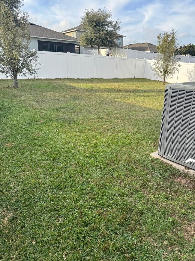 Building Photo - 5/3.5 Groveland Home