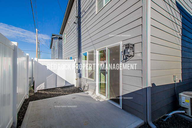 Building Photo - 11904 E 2nd Ln