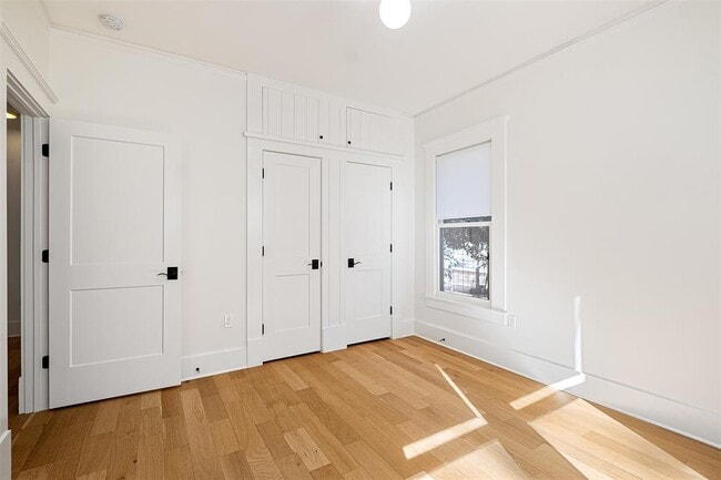 Building Photo - 2606 W 8th St