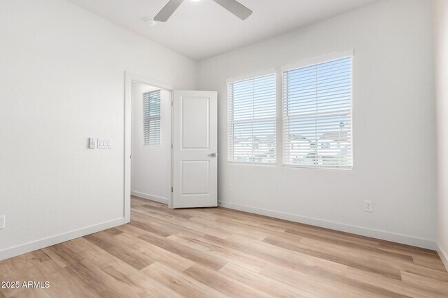 Building Photo - 6556 N 15th Dr