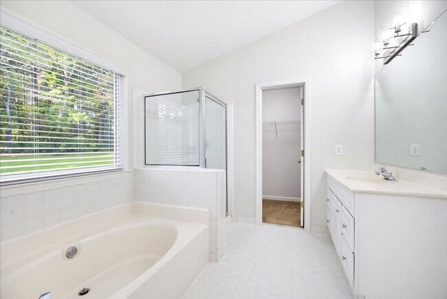 Building Photo - 326 Saybrook Crossing