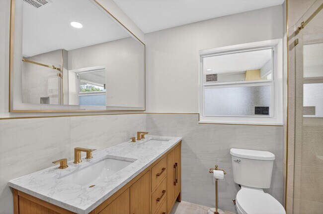 Building Photo - 1221 Singer Dr