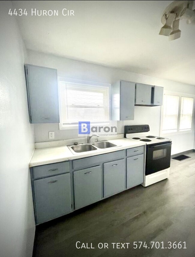 Building Photo - 4434 Huron Cir