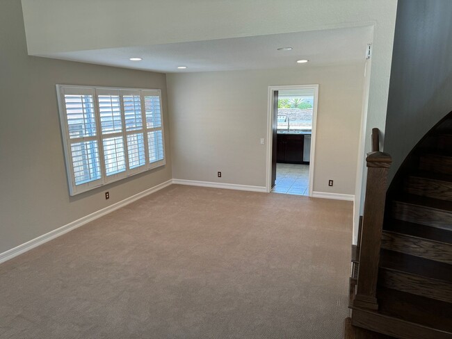Building Photo - Large 5 Bedroom Single Family Home Near Da...