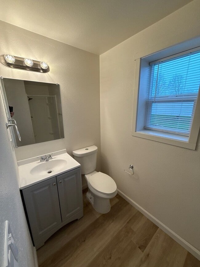 Building Photo - 3361 Portland Rd NE