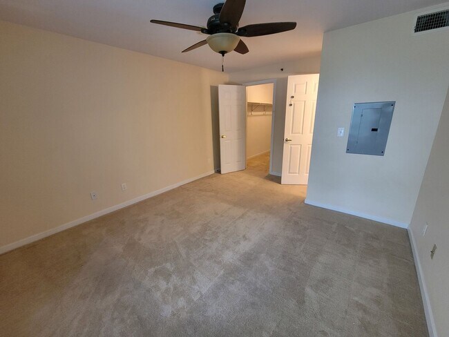 Building Photo - Super spacious 1 bedroom condo in South Boulder with reserved parking