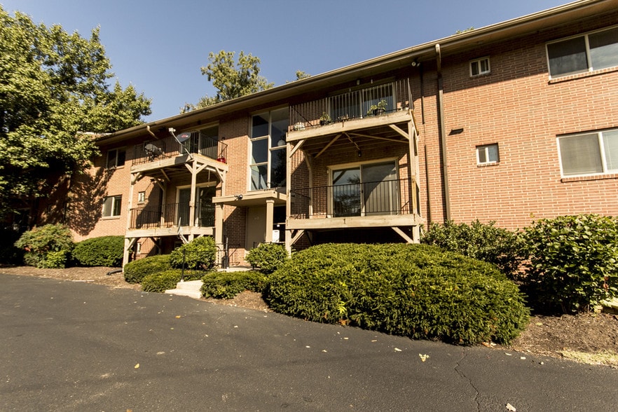 Exterior View Brooke Court Apartments - Brooke Court Apartments