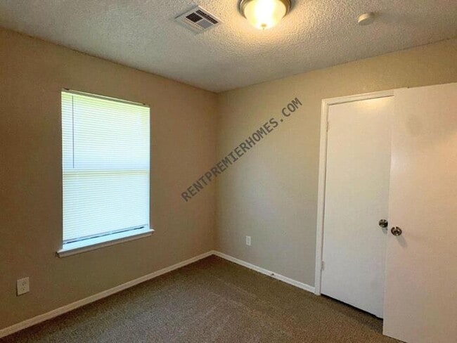 Building Photo - 8741 Hillridge Dr