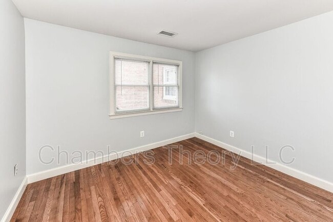 Building Photo - 306 S Wayne St