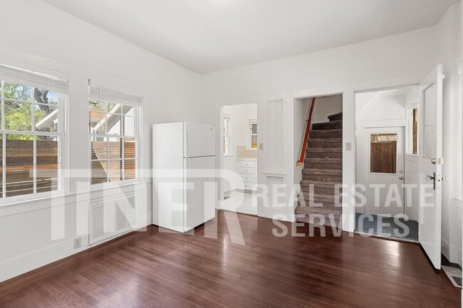 Building Photo - 2133 Marshall Way