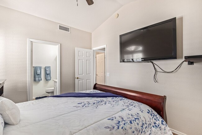 Building Photo - Inviting Home in Gated 55 Plus Community!!