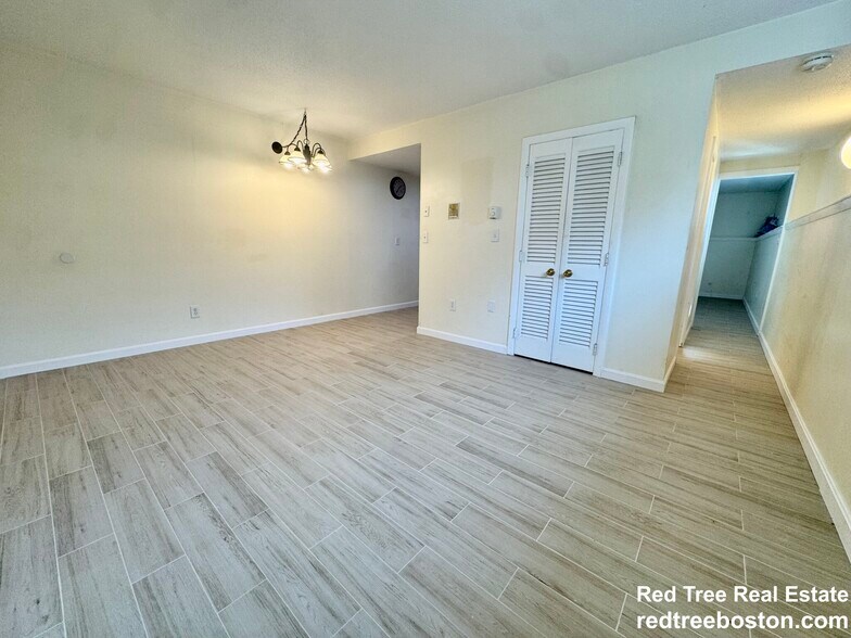 Building Photo - 172 River St