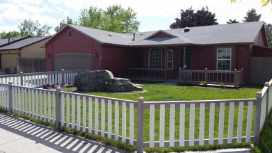 Building Photo - Beautiful Home with Hobby Shop and RV PARKING