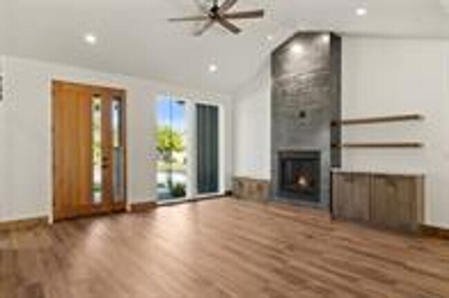 Building Photo - 4bed/2bath house on Village Greens Golf Co...