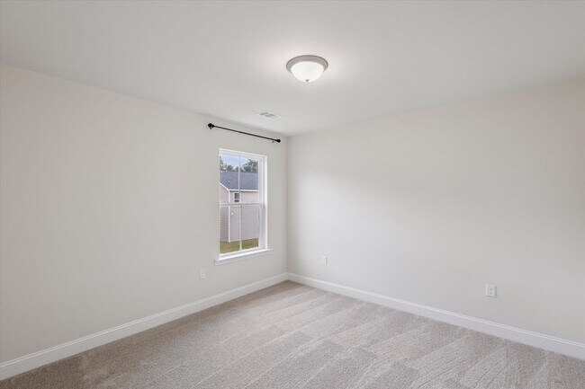 Building Photo - $500 RENT CREDIT | AVAILABLE NOW! (Small Pets Only)
