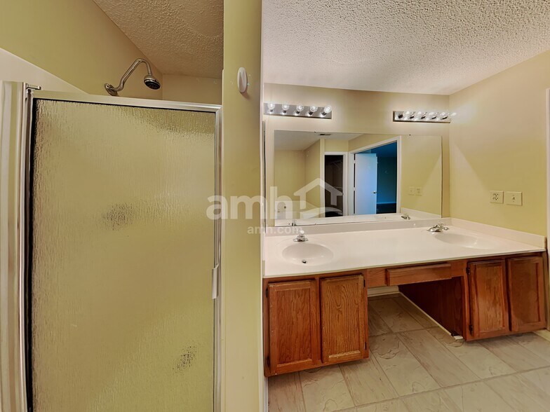 Building Photo - 1516 Gordon Walters Dr