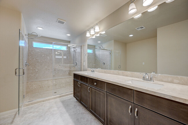 Building Photo - 706 Eros Ct