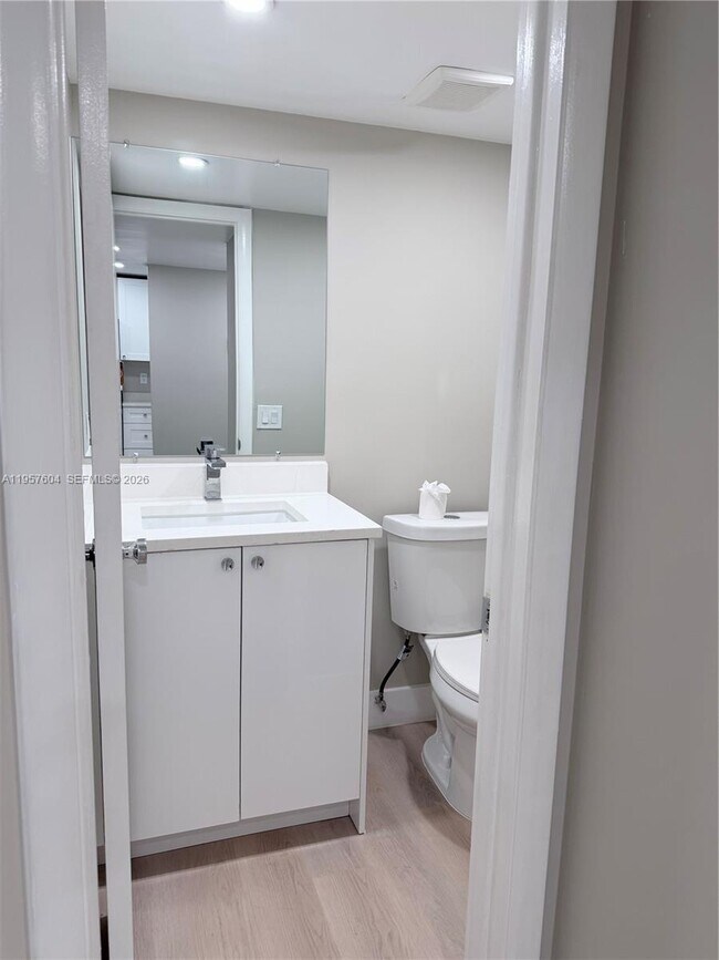 Building Photo - 2324 S Cypress Bend Dr