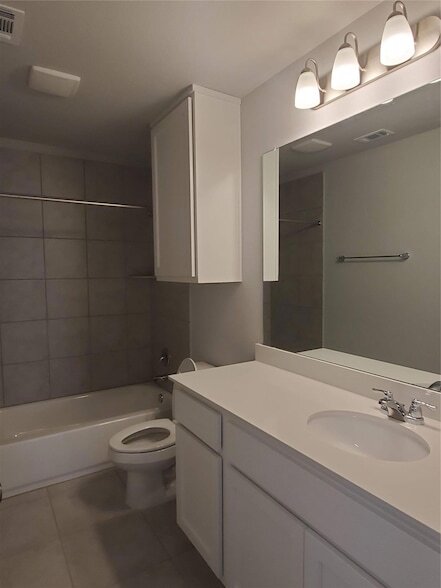 Building Photo - 1717 Fountain Bridge Dr