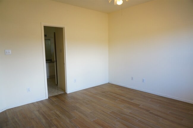 Building Photo - 2514 Hawks Rd