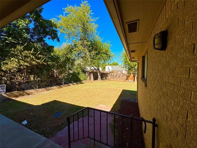 Building Photo - 1101 W Wilshire Blvd