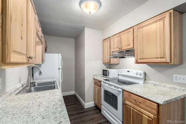 Building Photo - 16359 W 10th Ave