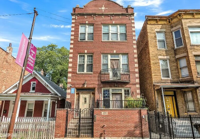 Building Photo - 1353 S California Ave