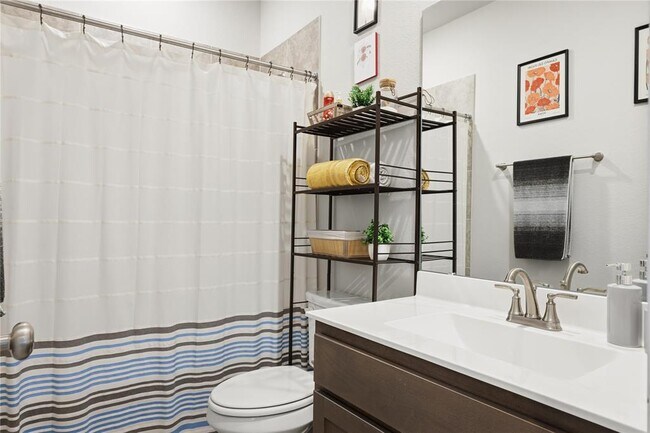 Building Photo - 514 Clearlake Dr