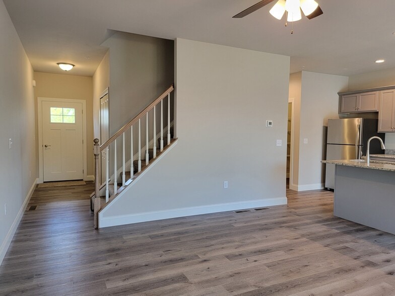 Building Photo - 256 Sage Blvd