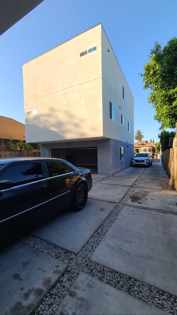 Building Photo - 32(839)