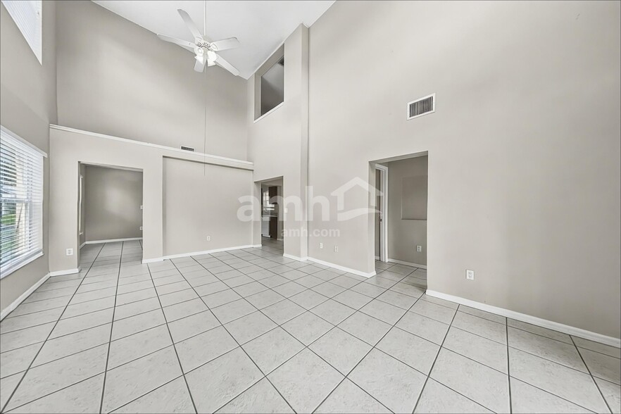 Building Photo - 5233 Mango Fruit St