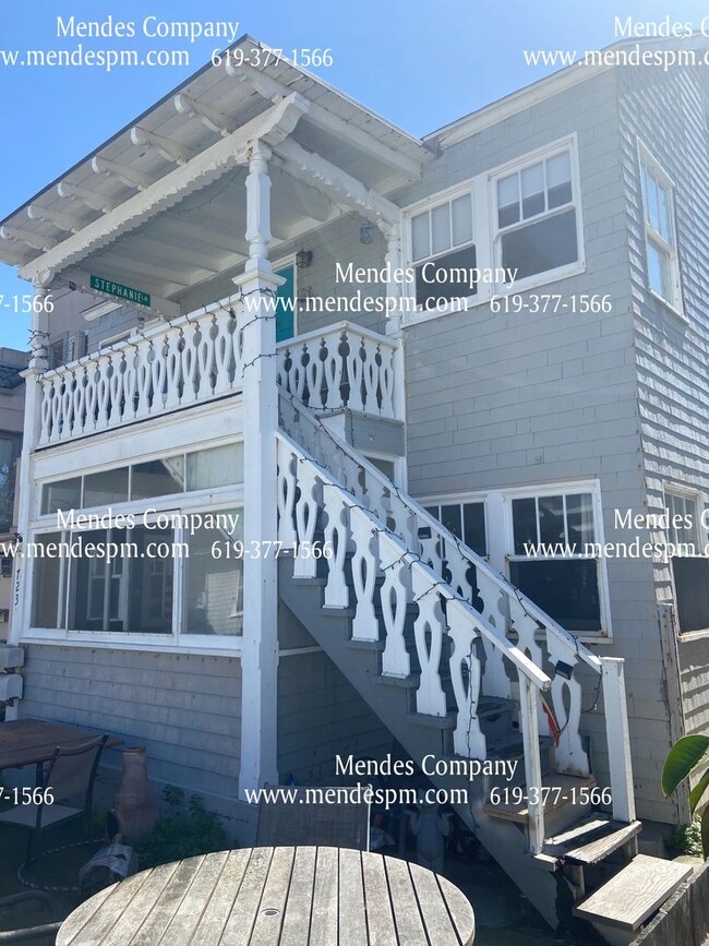 Primary Photo - Beach Cottage - 1bd/1bth Upstairs Apartmen...