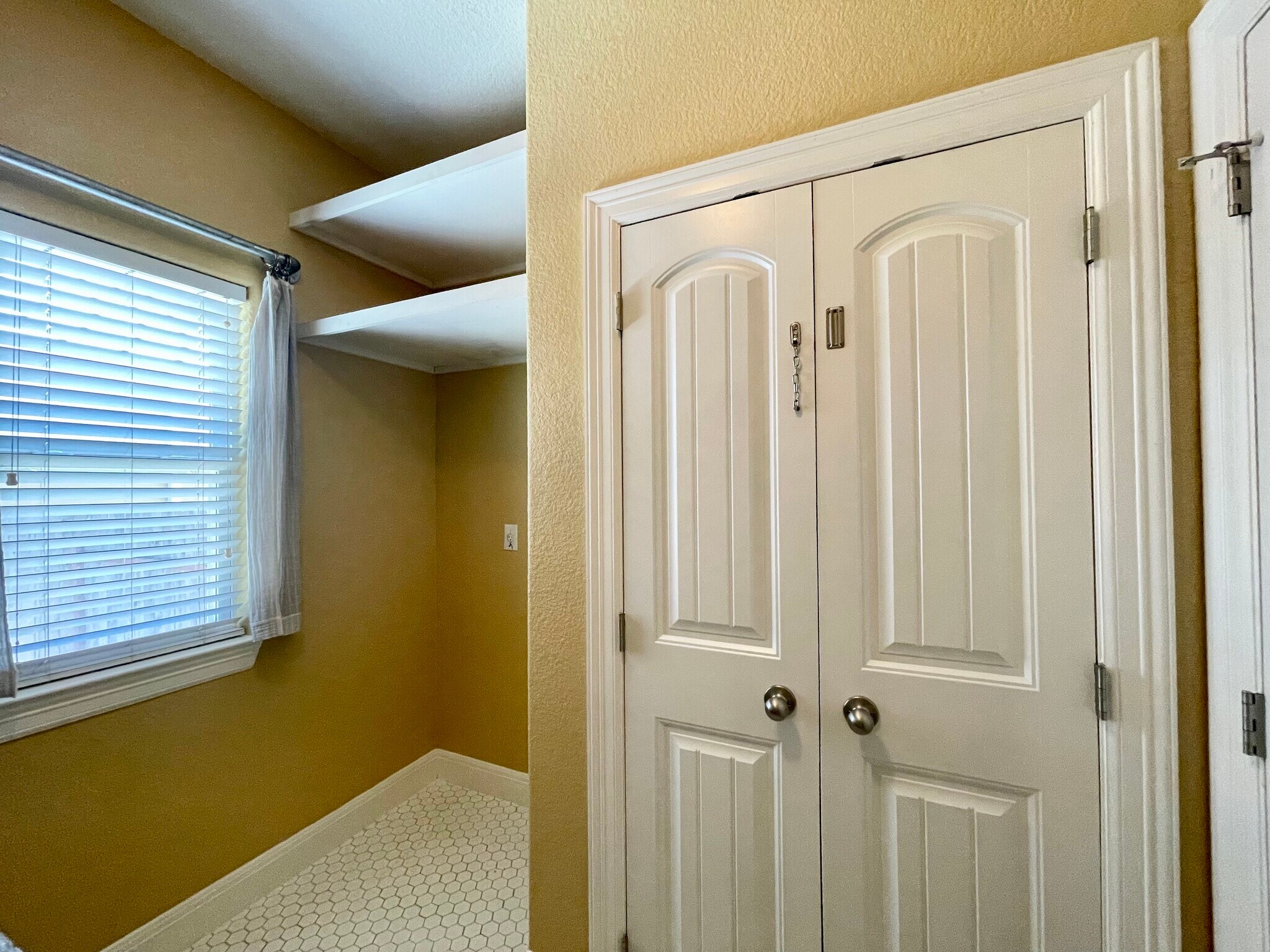 Utility/Laundry - 417 S Washington Ave