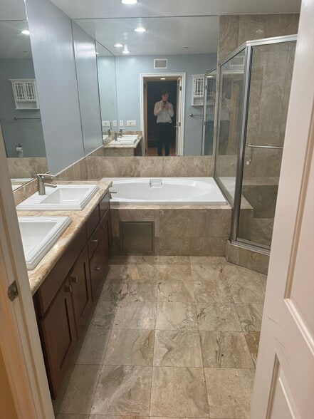 Building Photo - 1417 S Westgate Ave