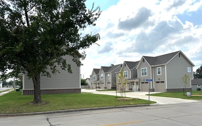 Building Photo - 219 Silverleaf Ln