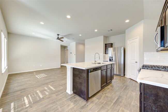 Building Photo - 21335 Hendricks Holw Ln