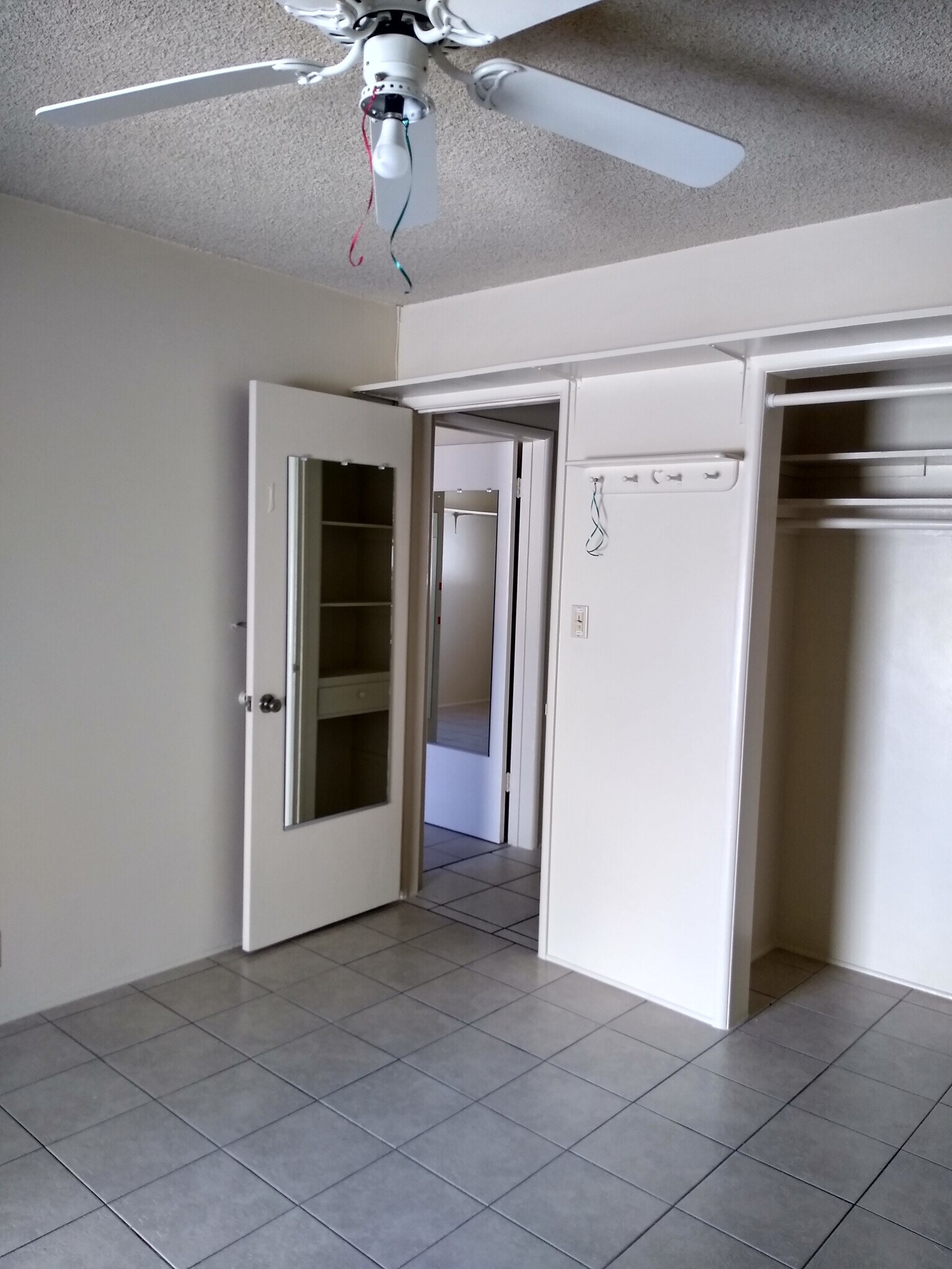 mirrored doors -< thruout apt - sunny - 1843 E Palmyra Ave