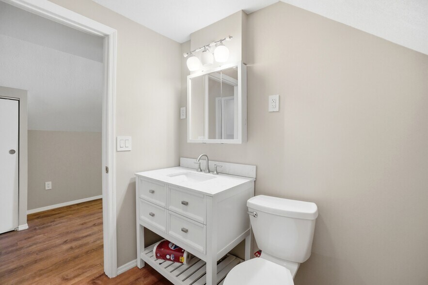 Building Photo - 245 Fitchland Dr