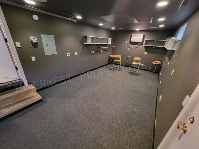 Building Photo - *RENT PROMO* 3+bd 1.5 ba Single Level West...