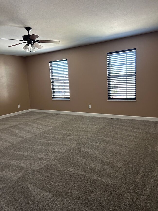 Building Photo - 1105 Lear Ln